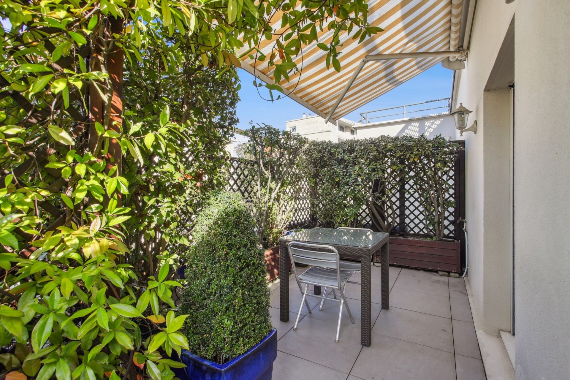 luxury apartment 6 Rooms for sale on PARIS (75020)