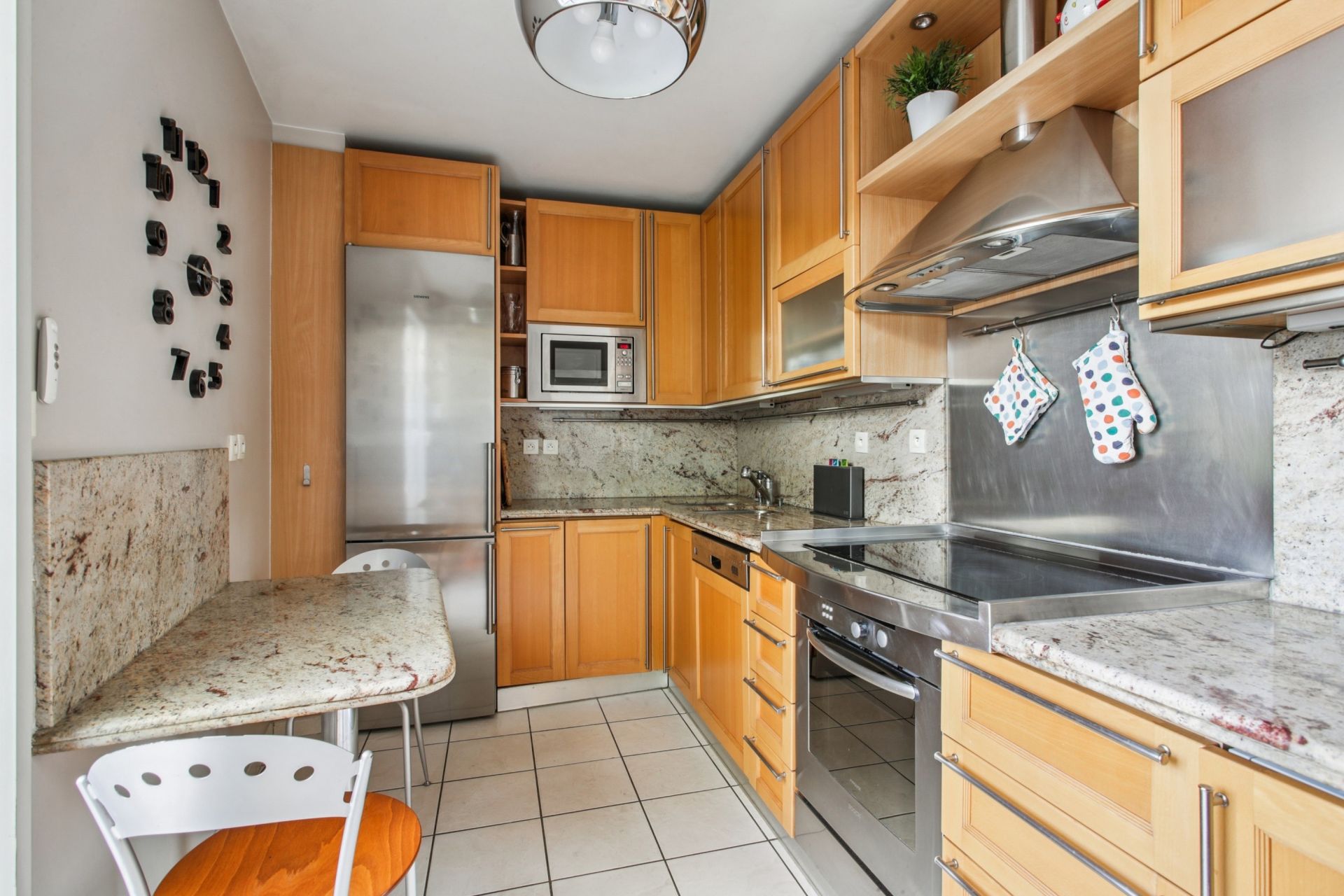 luxury apartment 6 Rooms for sale on PARIS (75020)