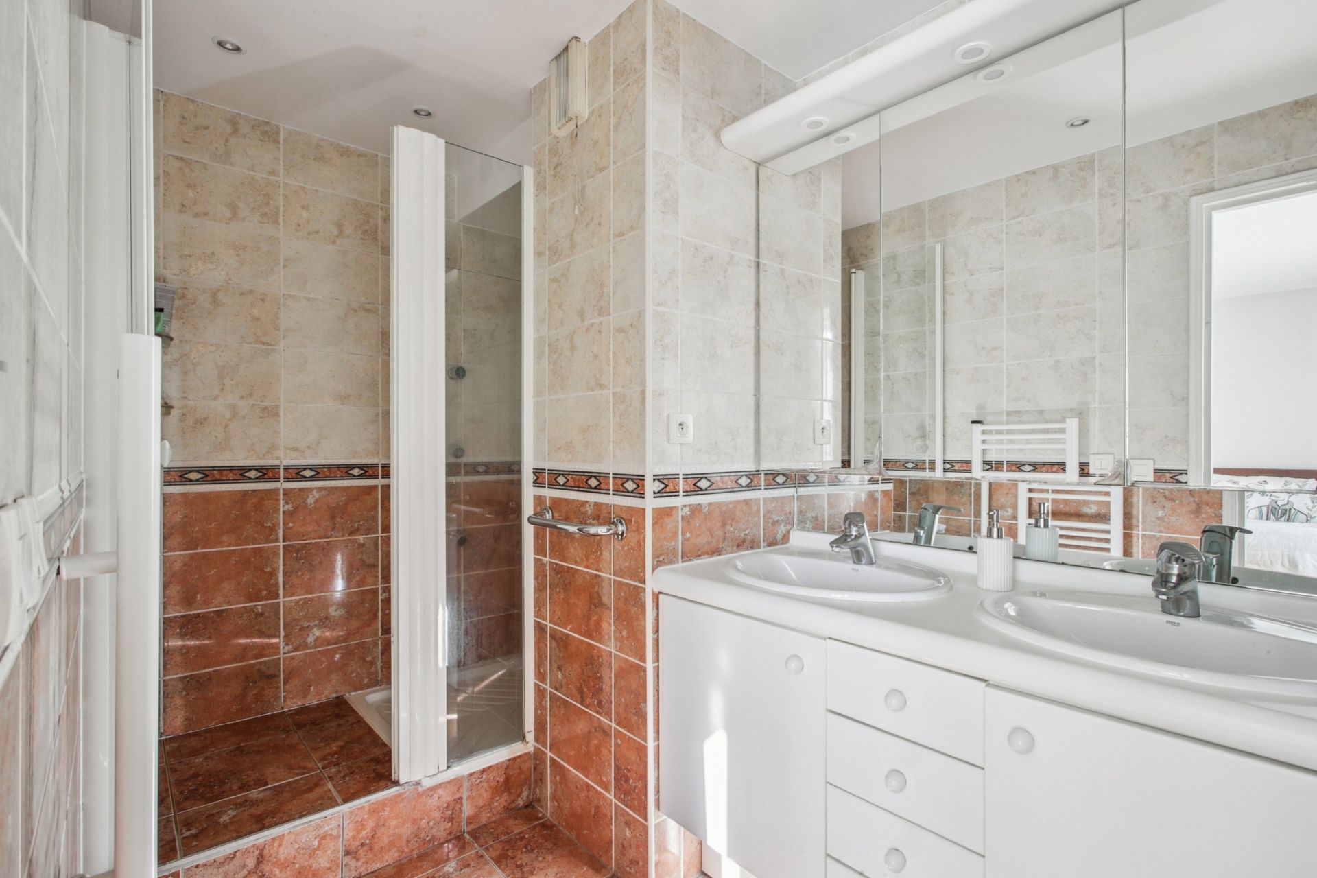 luxury apartment 6 Rooms for sale on PARIS (75020)