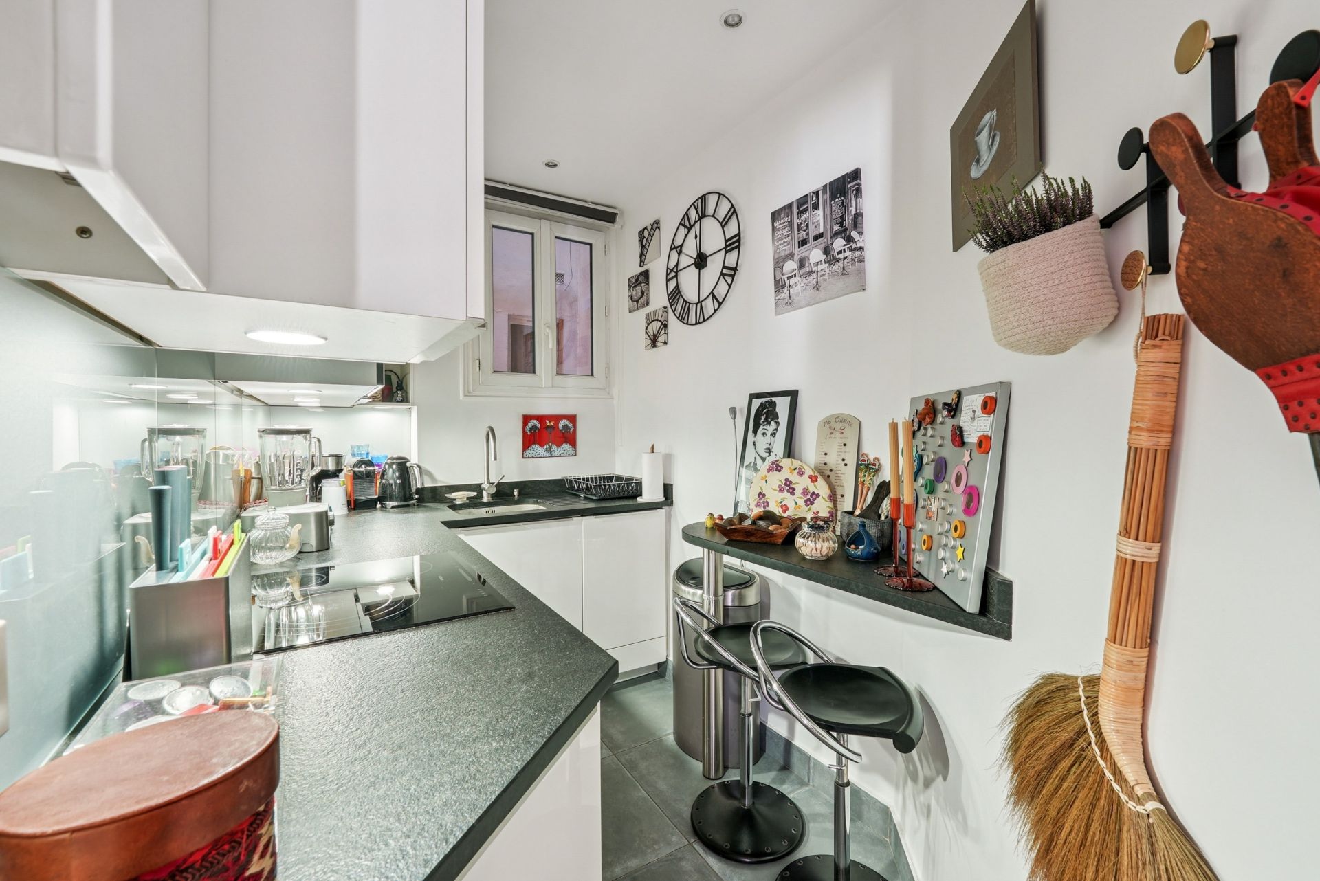 luxury apartment 4 Rooms for sale on PARIS (75005)