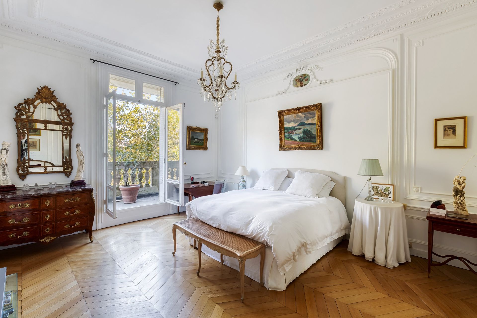 luxury apartment 5 Rooms for sale on PARIS (75007)