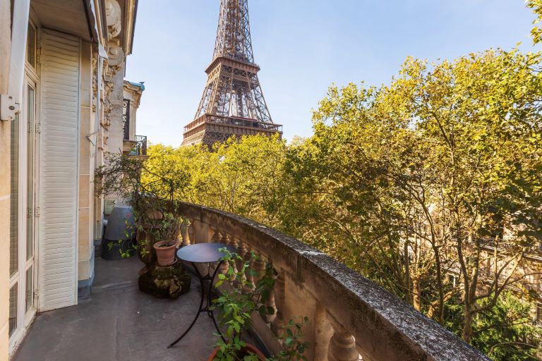 luxury apartment 5 Rooms for sale on PARIS (75007)