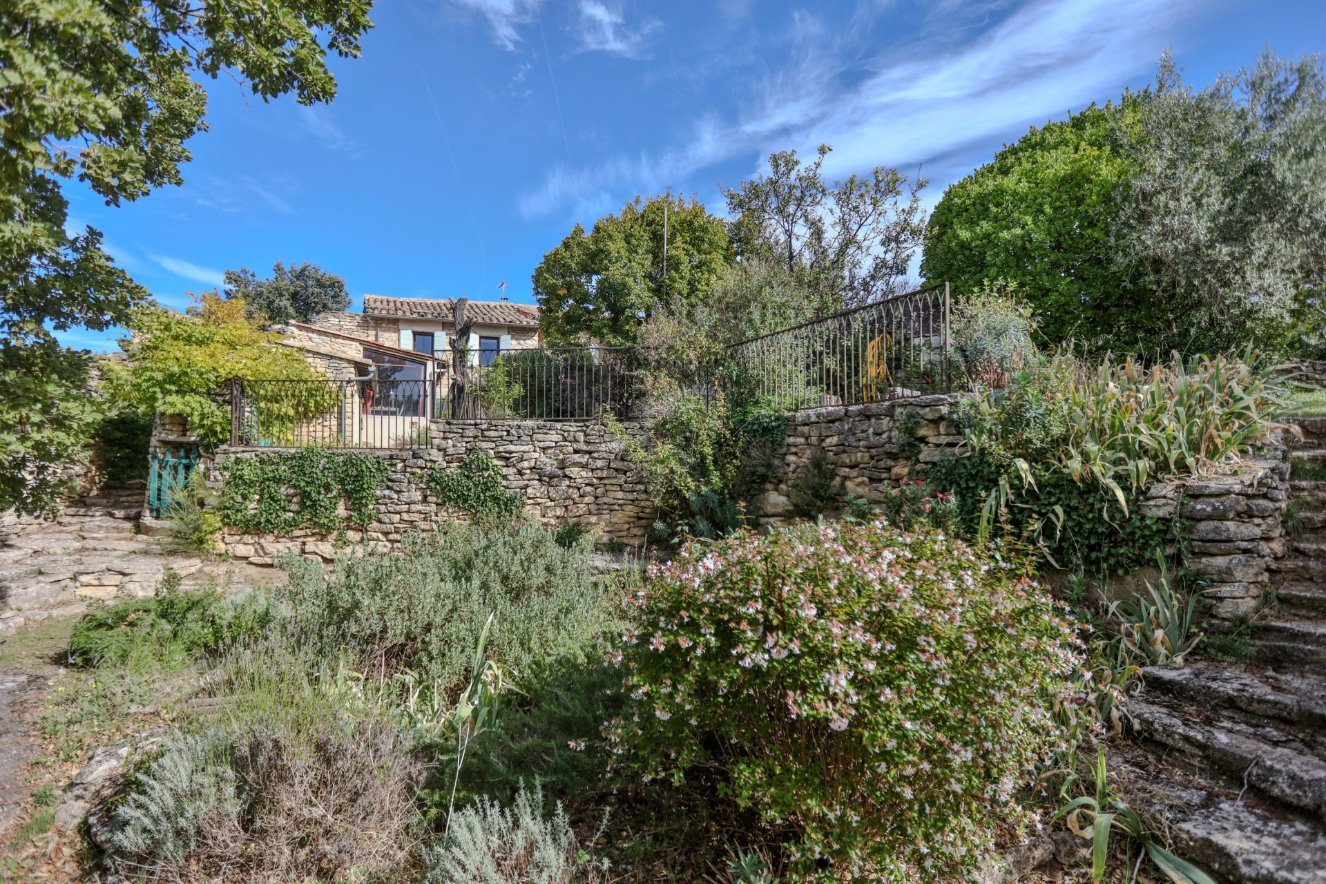 luxury house 7 Rooms for sale on GORDES (84220)