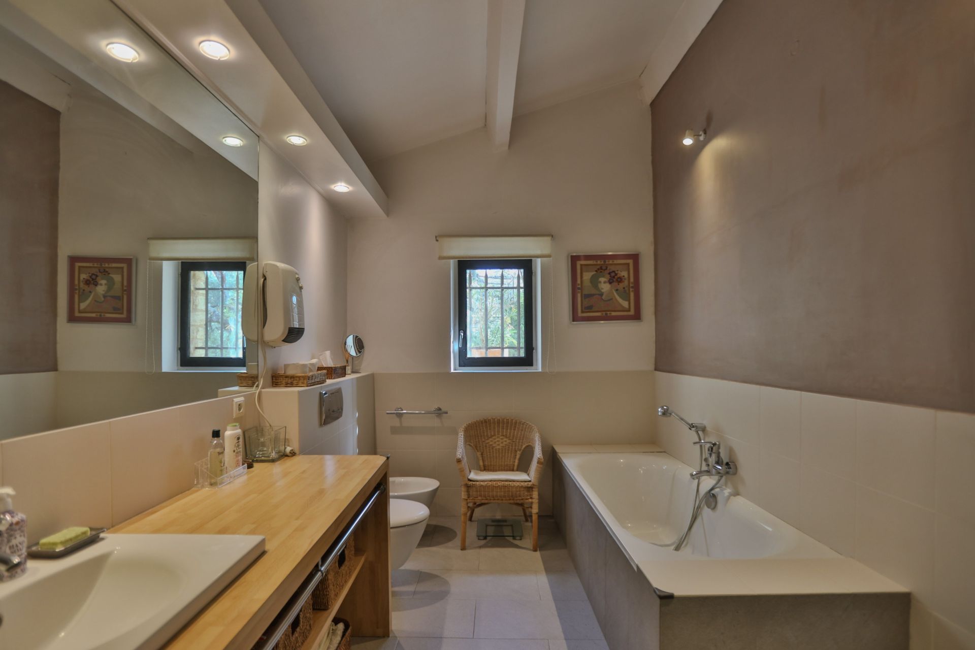 luxury house 7 Rooms for sale on GORDES (84220)