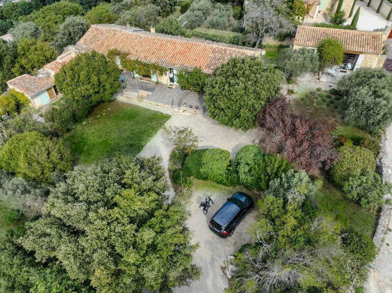 luxury house 7 Rooms for sale on GORDES (84220)
