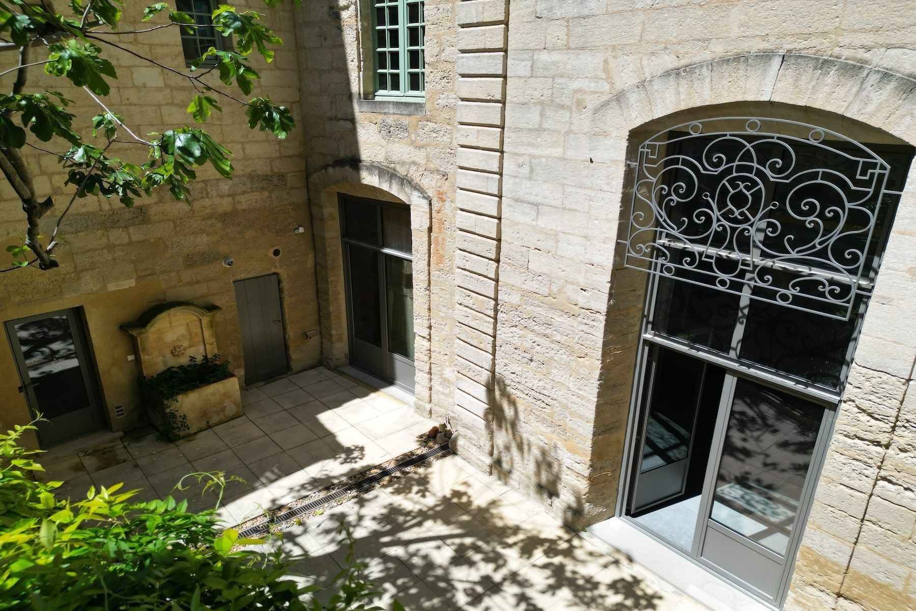 mansion (hôtel particulier) 5 Rooms for sale on UZES (30700)