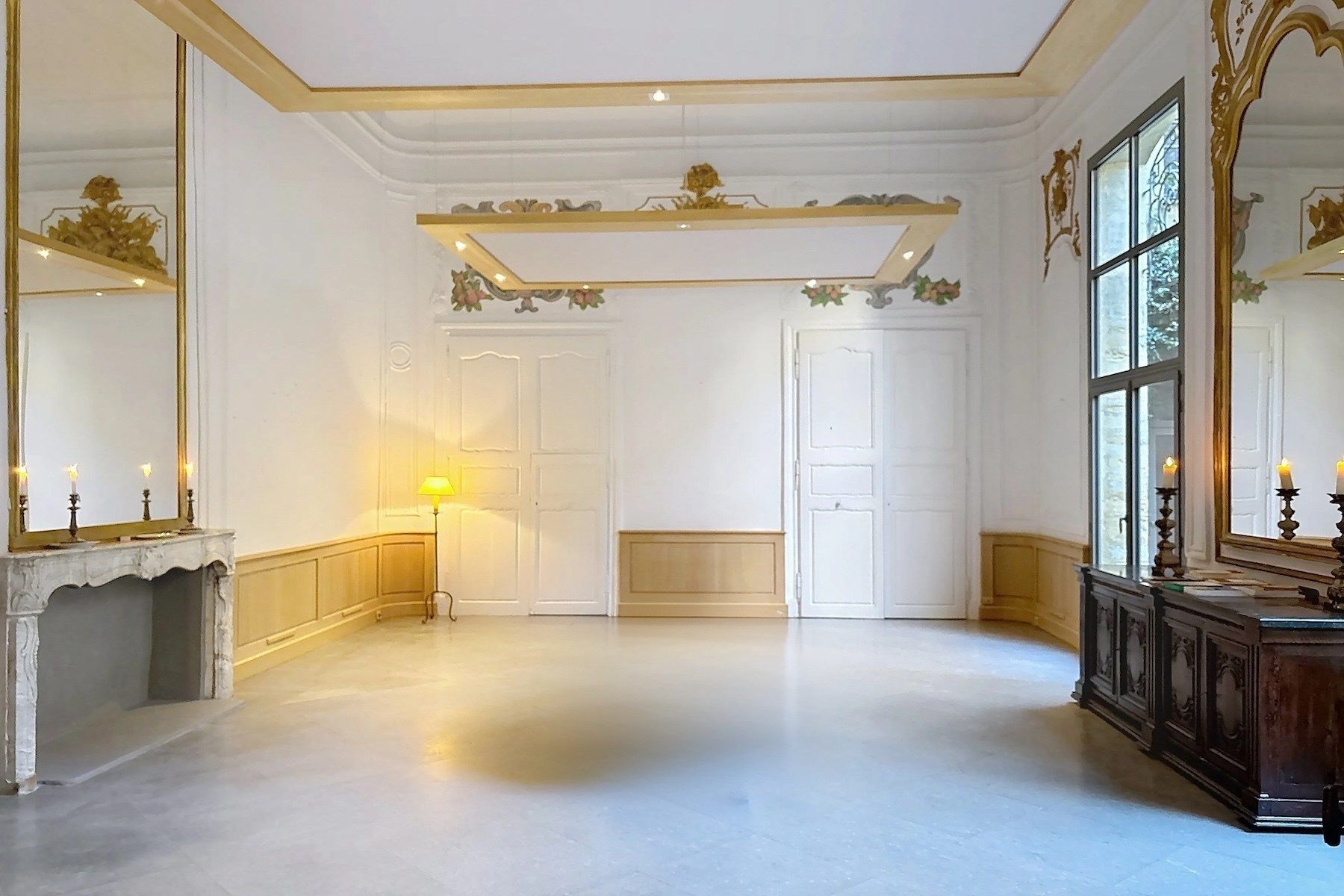 mansion (hôtel particulier) 5 Rooms for sale on UZES (30700)