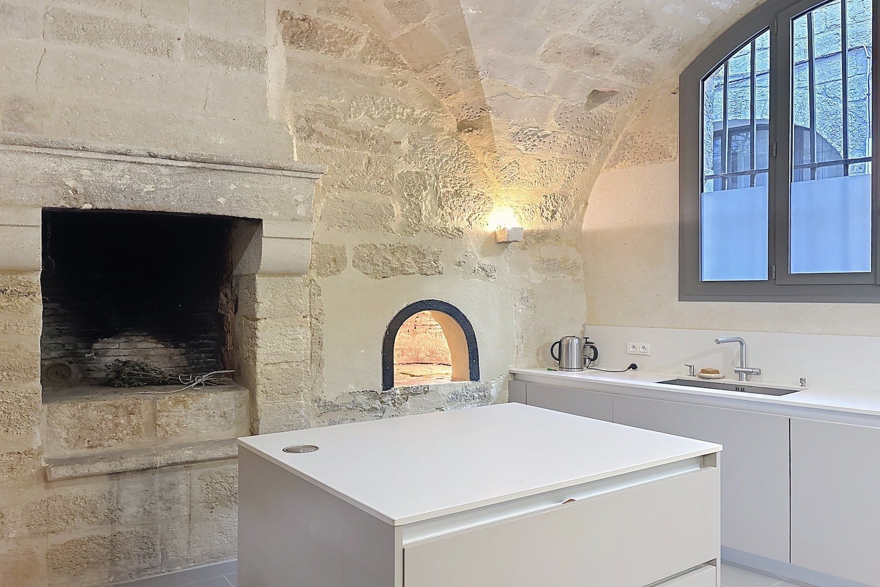 mansion (hôtel particulier) 5 Rooms for sale on UZES (30700)