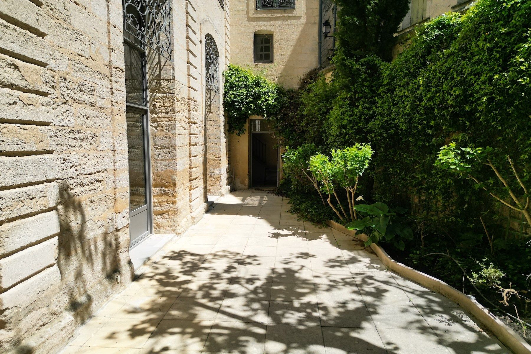 mansion (hôtel particulier) 5 Rooms for sale on UZES (30700)