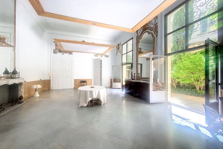 mansion (hôtel particulier) 5 Rooms for sale on UZES (30700)