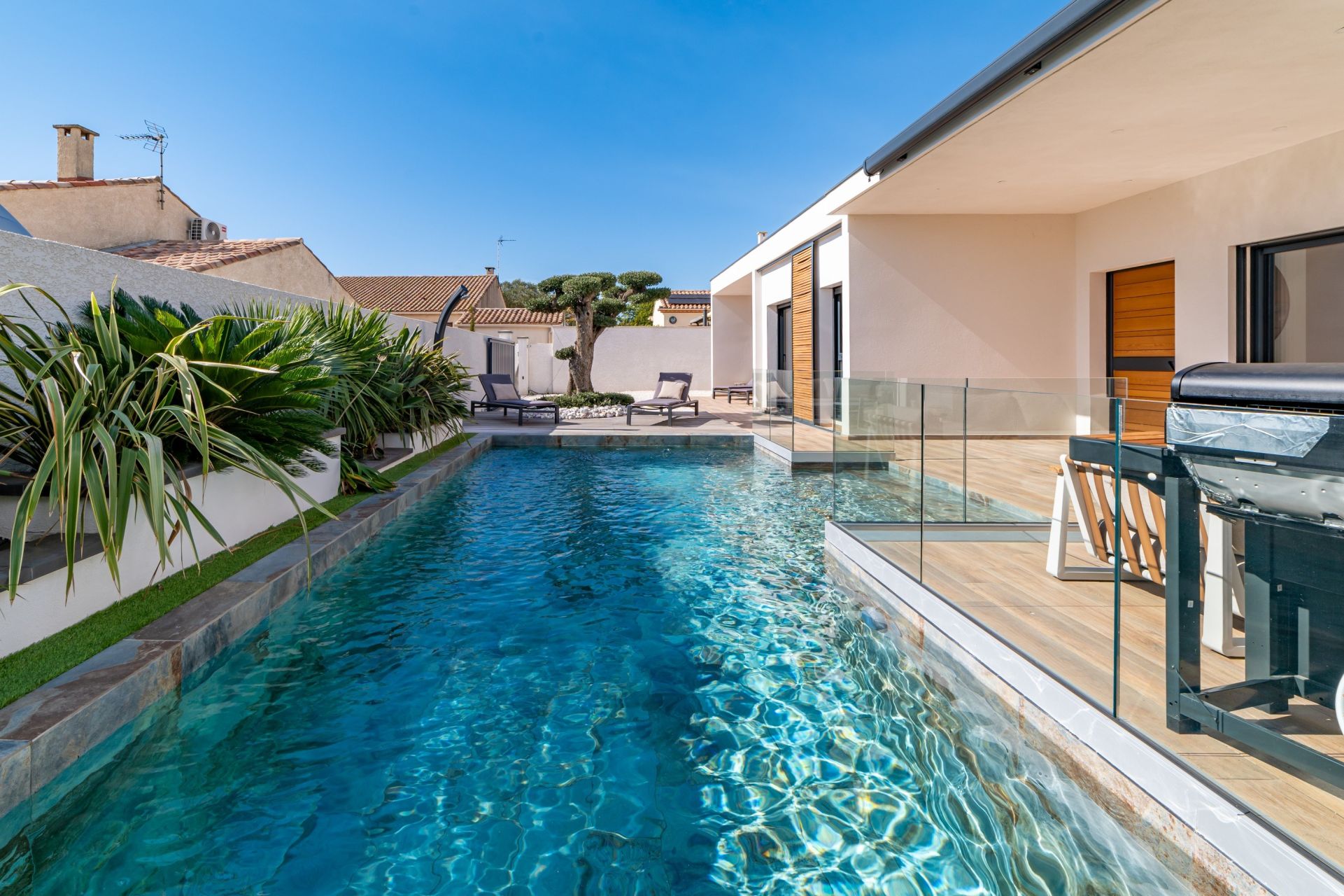 luxury house 5 Rooms for sale on AGDE (34300)