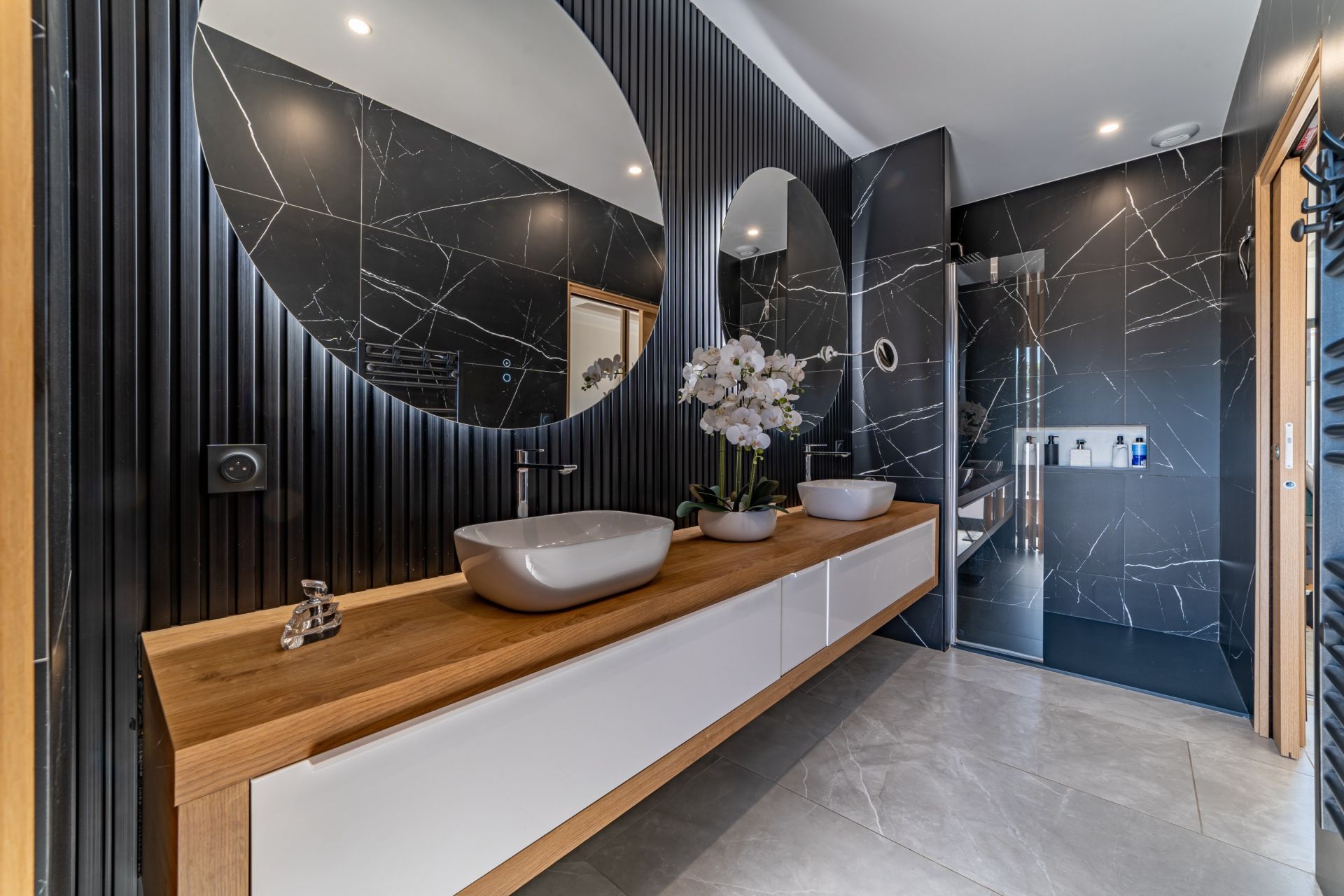 luxury house 5 Rooms for sale on AGDE (34300)