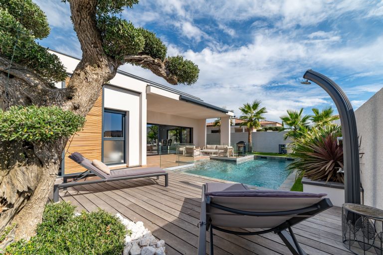 luxury house 5 Rooms for sale on AGDE (34300)