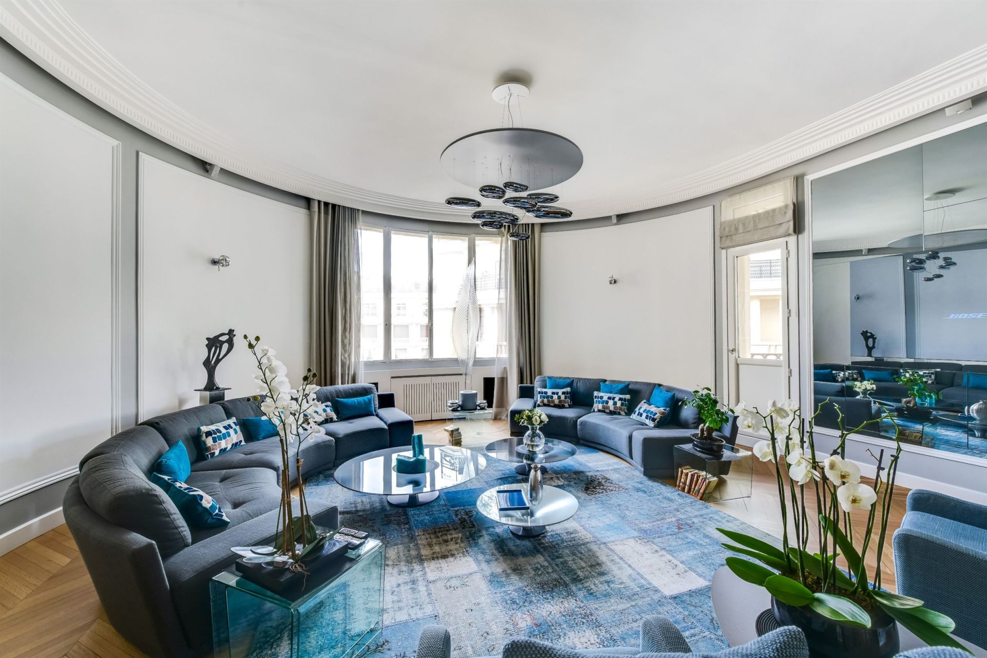 luxury apartment 6 Rooms for sale on PARIS (75116)
