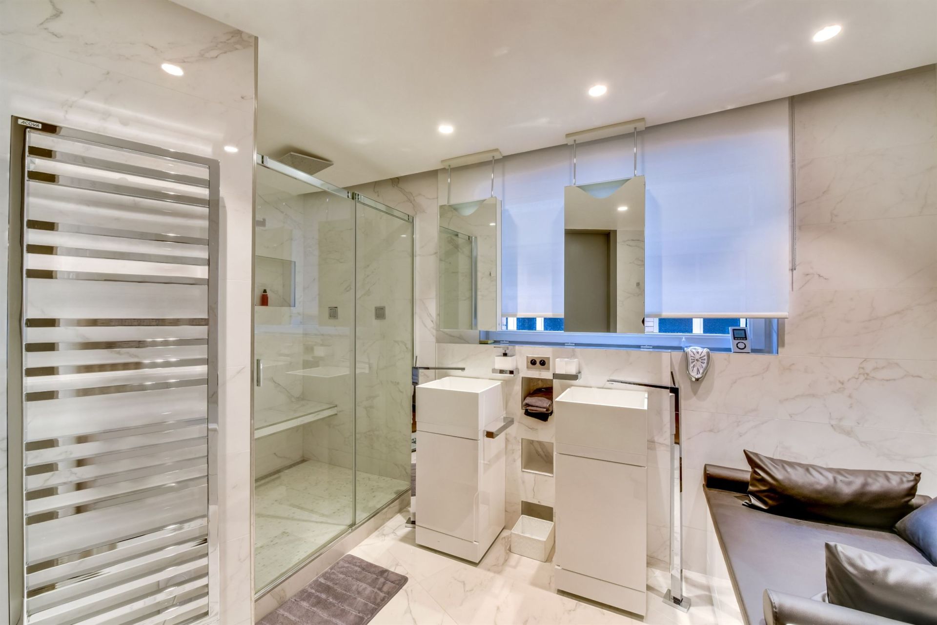 luxury apartment 6 Rooms for sale on PARIS (75116)