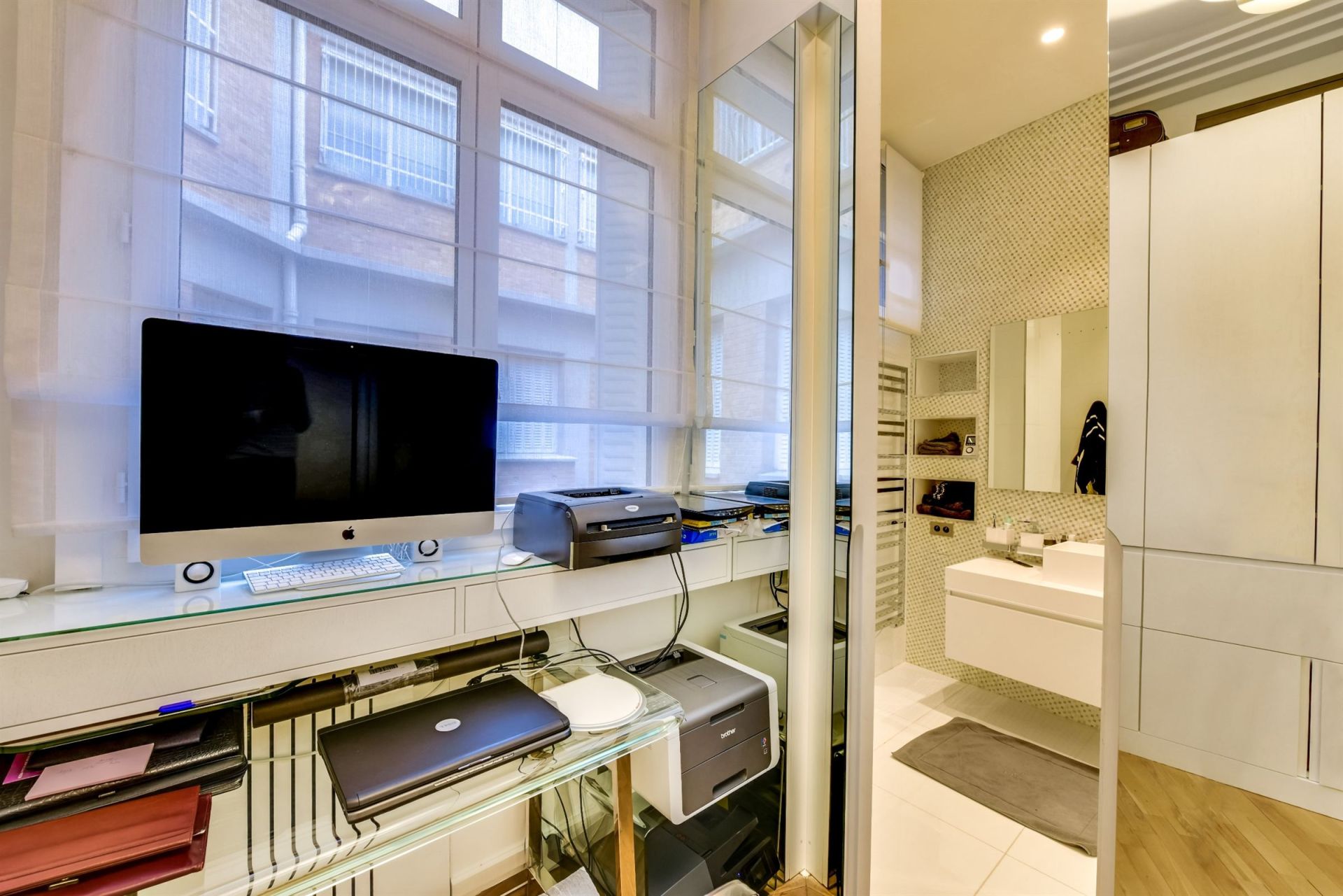luxury apartment 6 Rooms for sale on PARIS (75116)