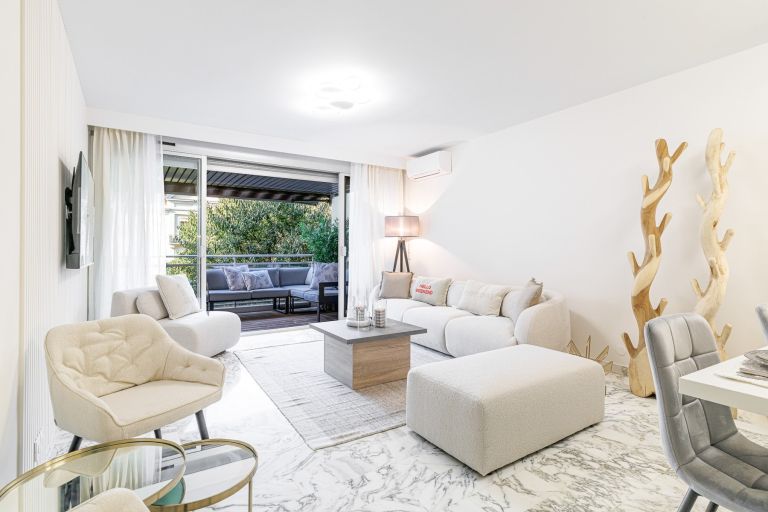 luxury apartment 4 Rooms for sale on NICE (06000)