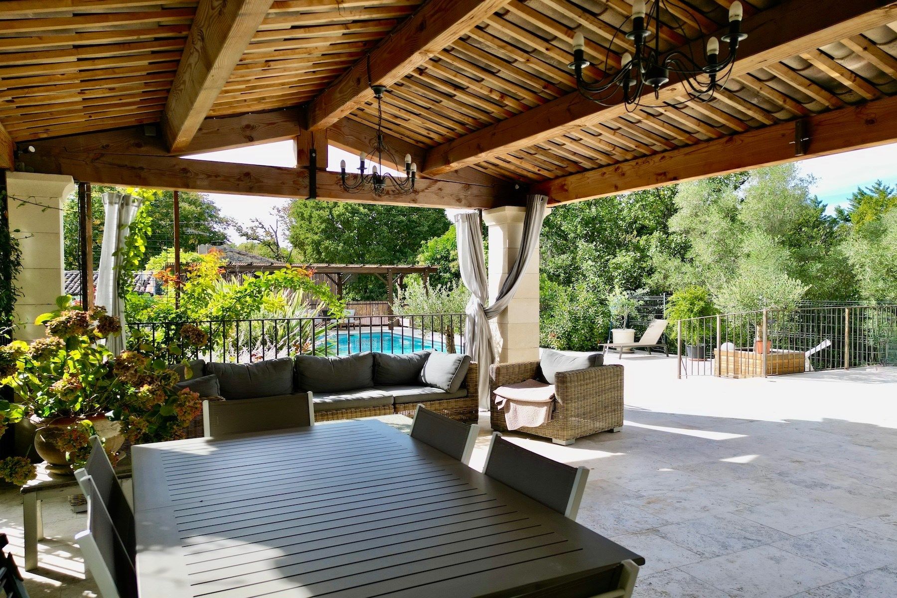 luxury house 6 Rooms for sale on UZES (30700)