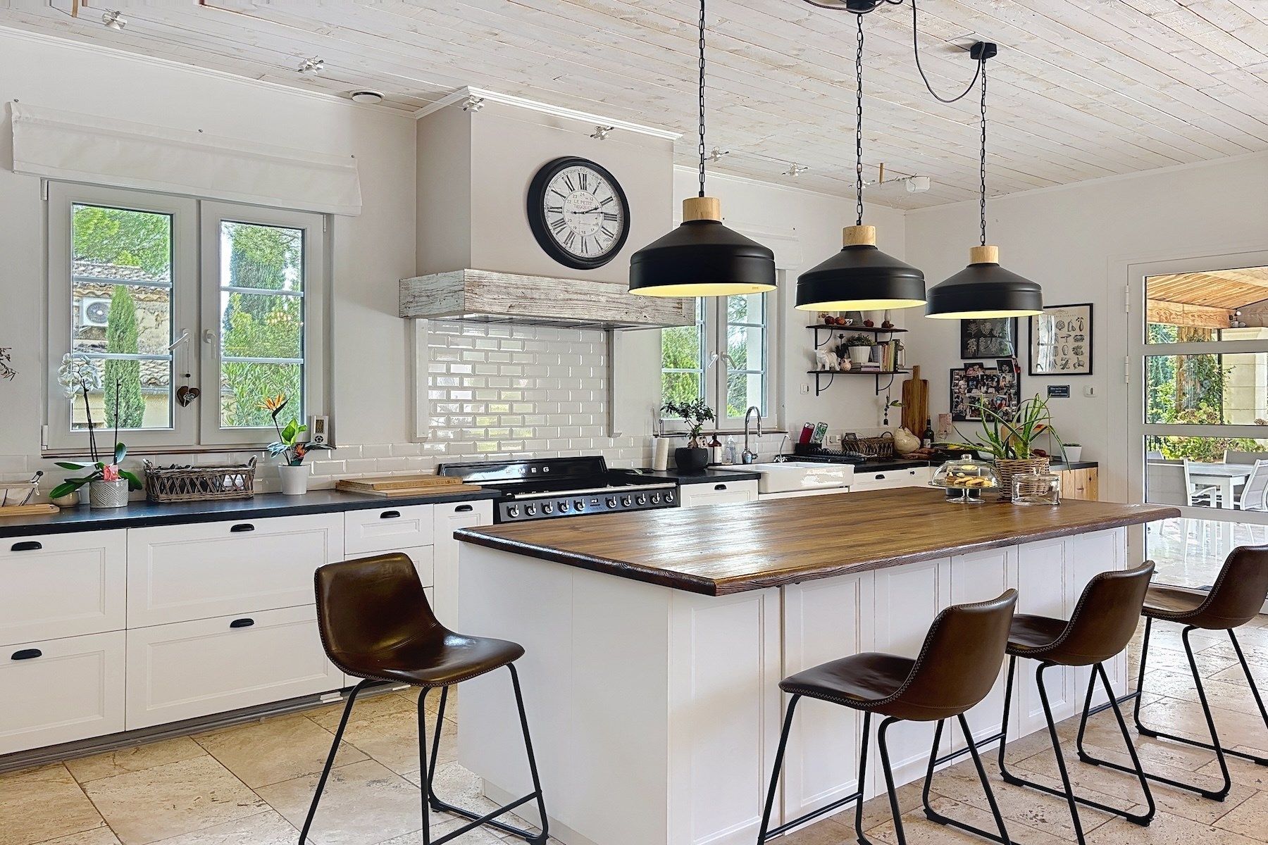 luxury house 6 Rooms for sale on UZES (30700)