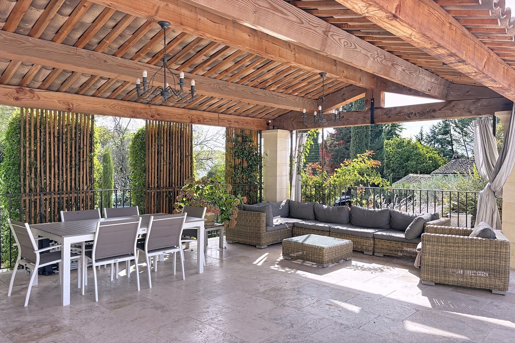 luxury house 6 Rooms for sale on UZES (30700)