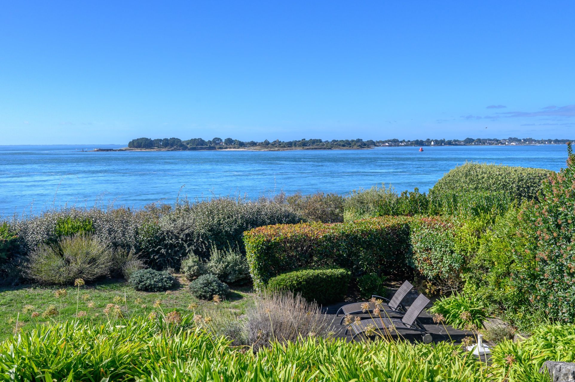 luxury house 6 Rooms for sale on PORT NAVALO (56640)