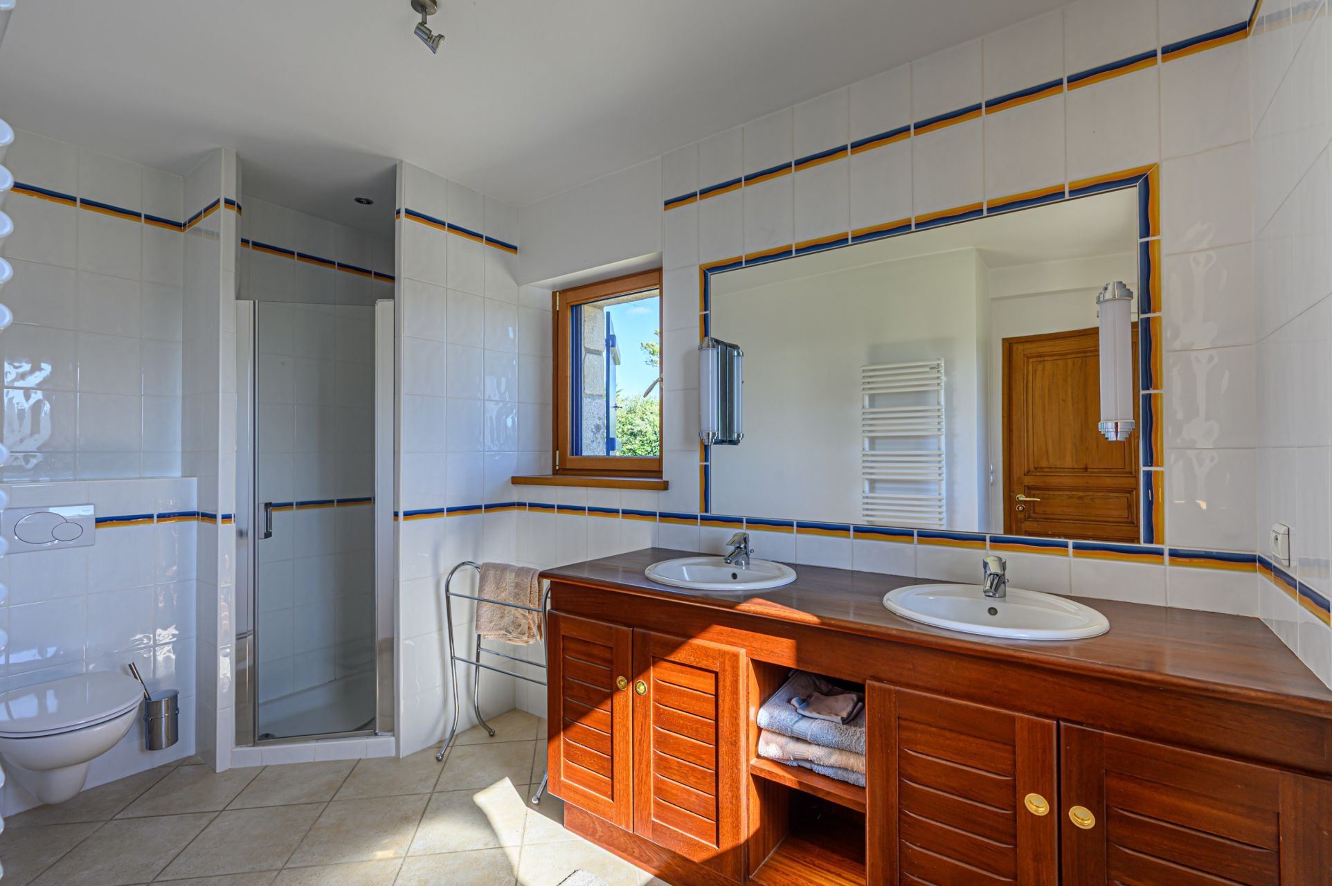 luxury house 6 Rooms for sale on PORT NAVALO (56640)