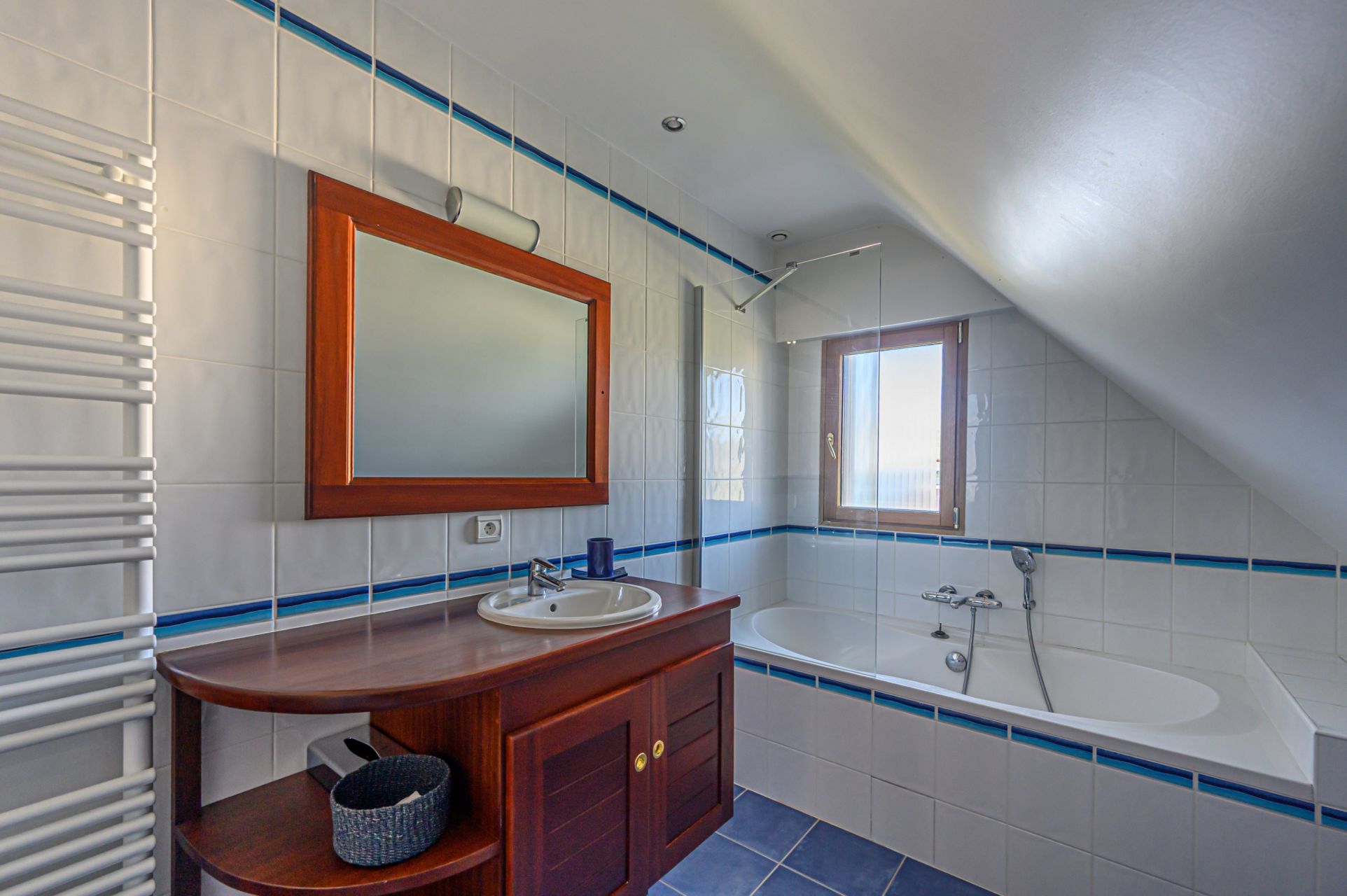 luxury house 6 Rooms for sale on PORT NAVALO (56640)