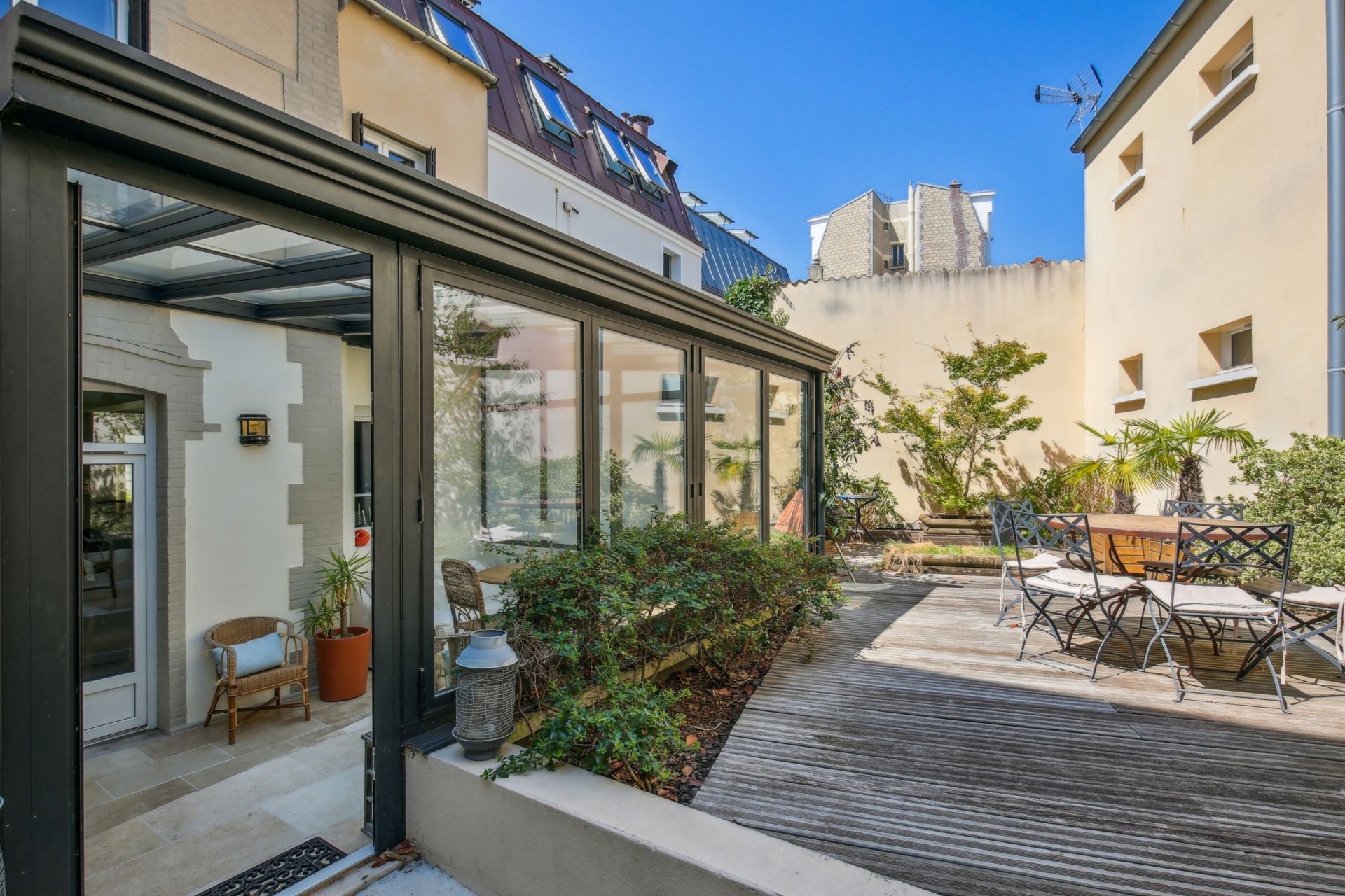 luxury house 7 Rooms for sale on LA GARENNE COLOMBES (92250)