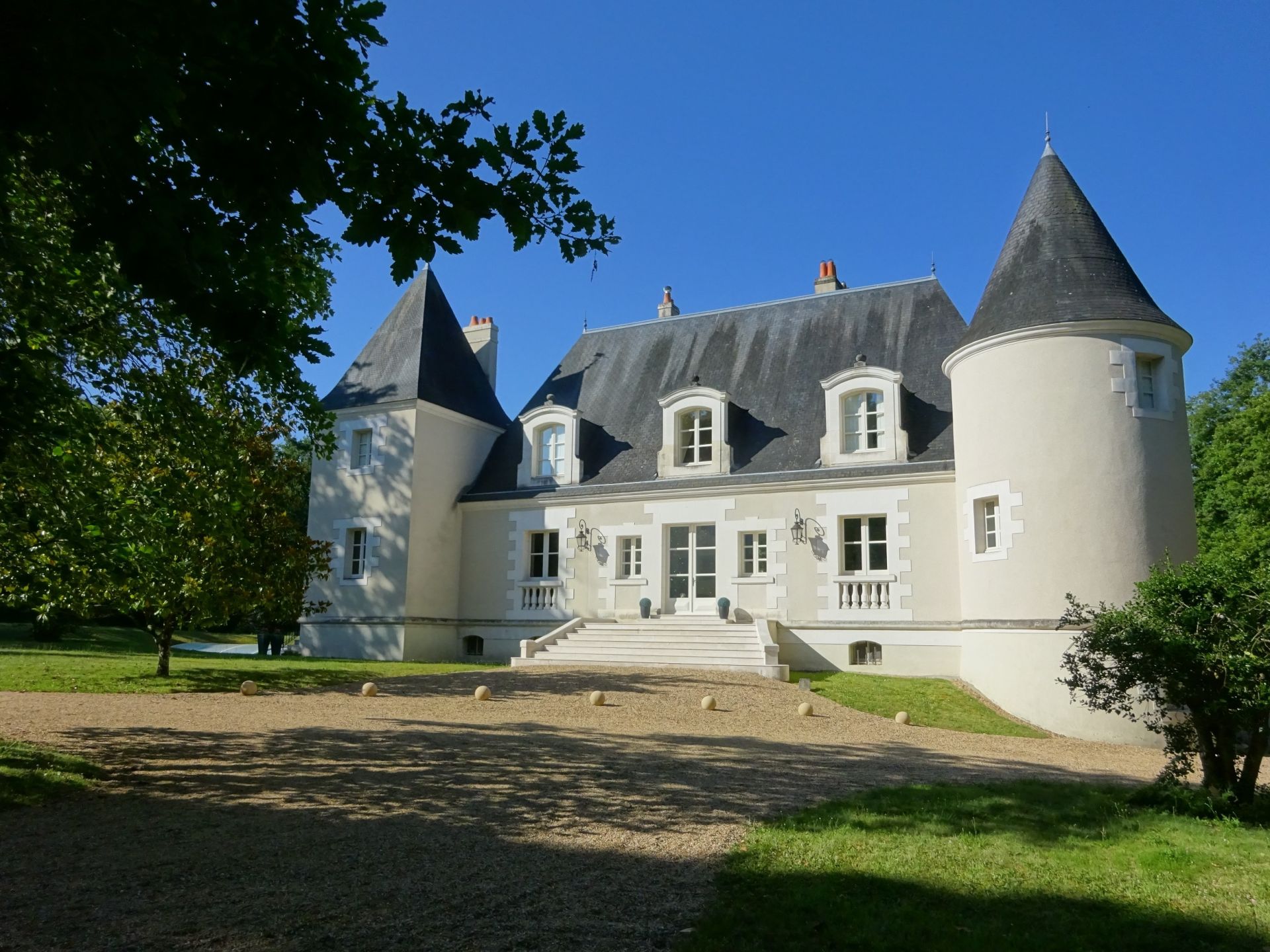 manor house 16 Rooms for sale on TOURS (37000)