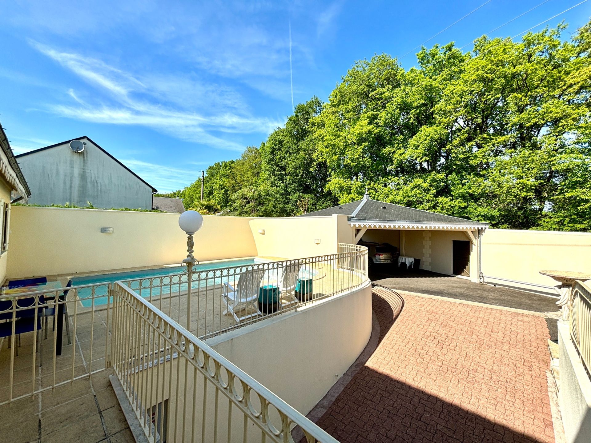 luxury house 7 Rooms for sale on ST ROCH (37390)