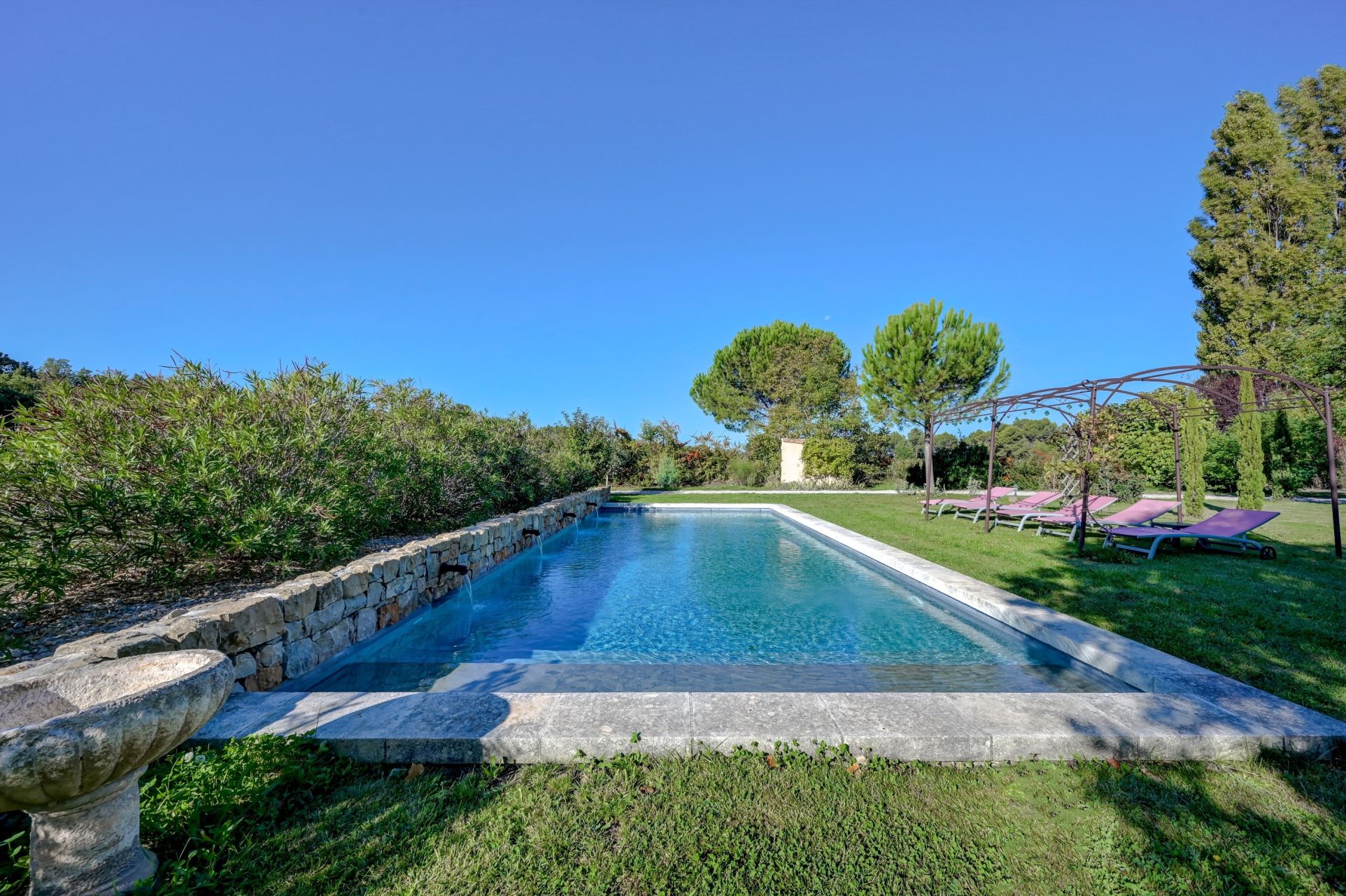 luxury house 8 Rooms for sale on AIX EN PROVENCE (13100)