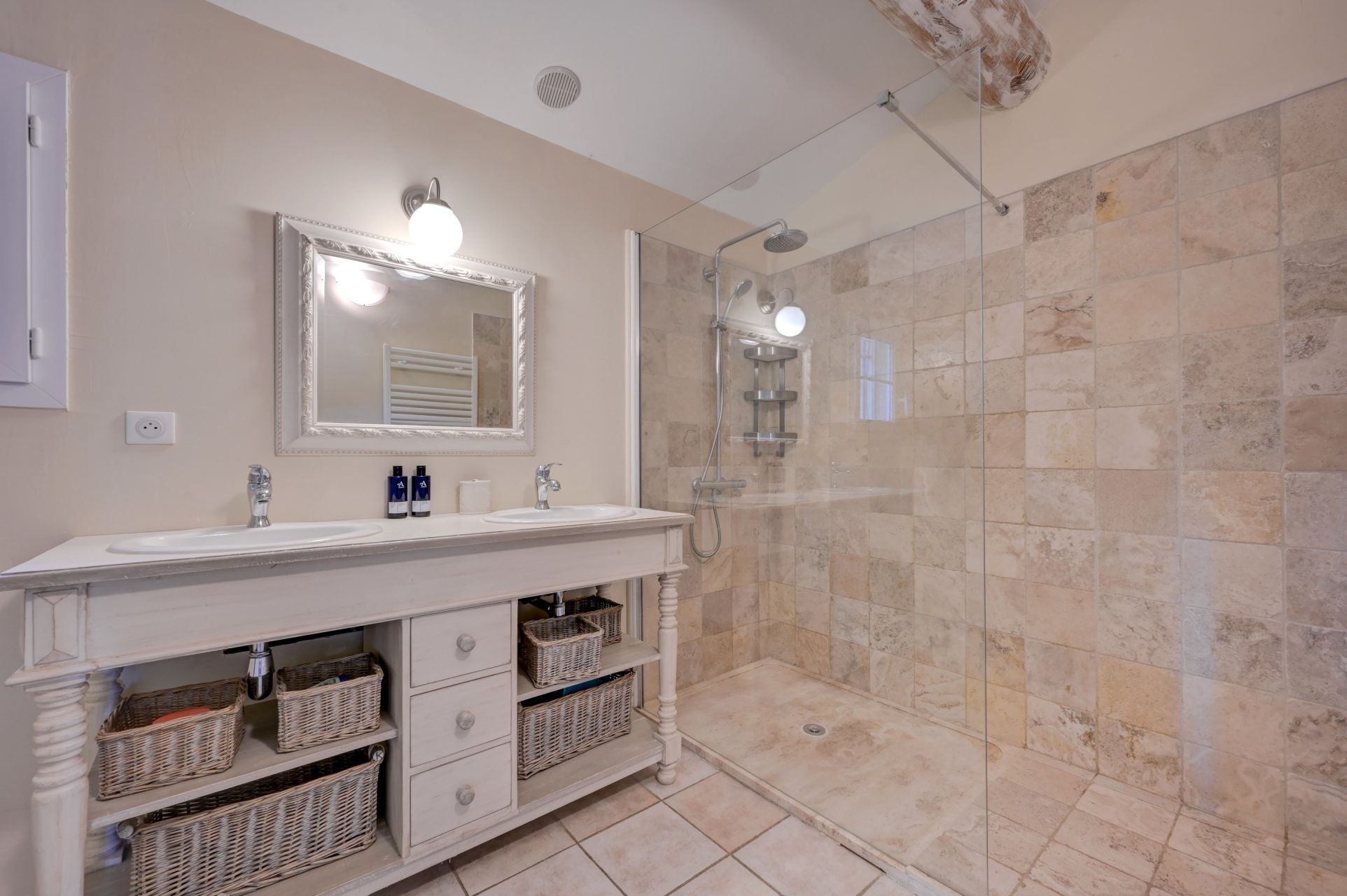 luxury house 8 Rooms for sale on AIX EN PROVENCE (13100)