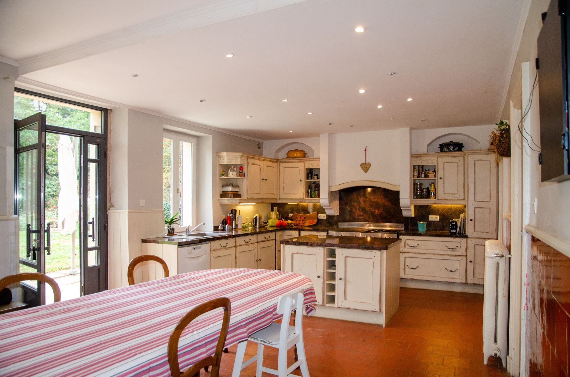 mansion 20 Rooms for sale on MAZAMET (81200)