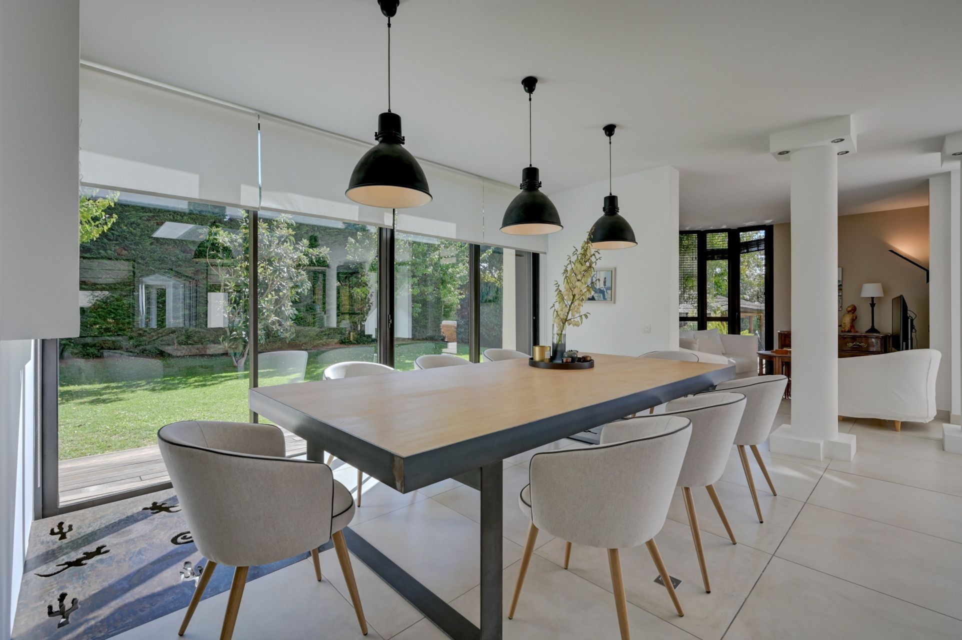 luxury house 6 Rooms for sale on EGUILLES (13510)