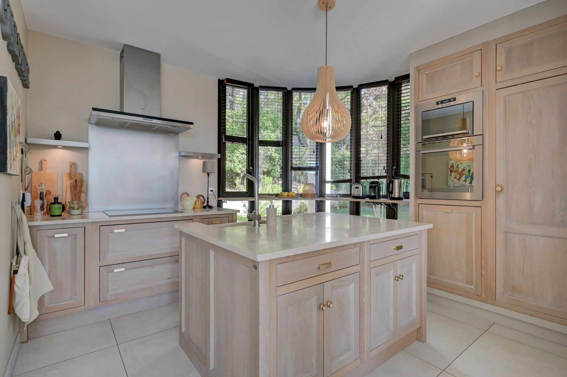 luxury house 6 Rooms for sale on EGUILLES (13510)