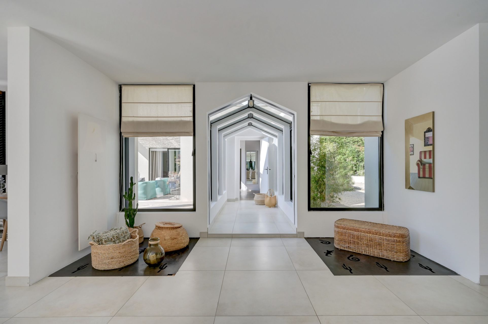 luxury house 6 Rooms for sale on EGUILLES (13510)