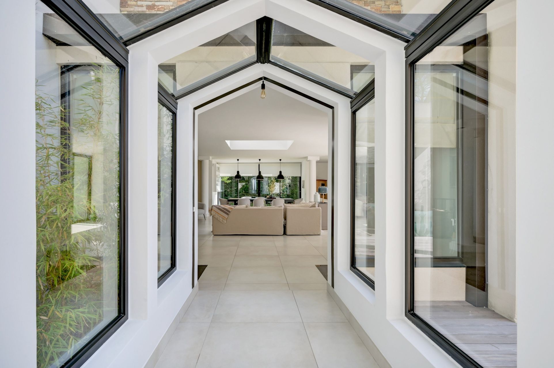 luxury house 6 Rooms for sale on EGUILLES (13510)