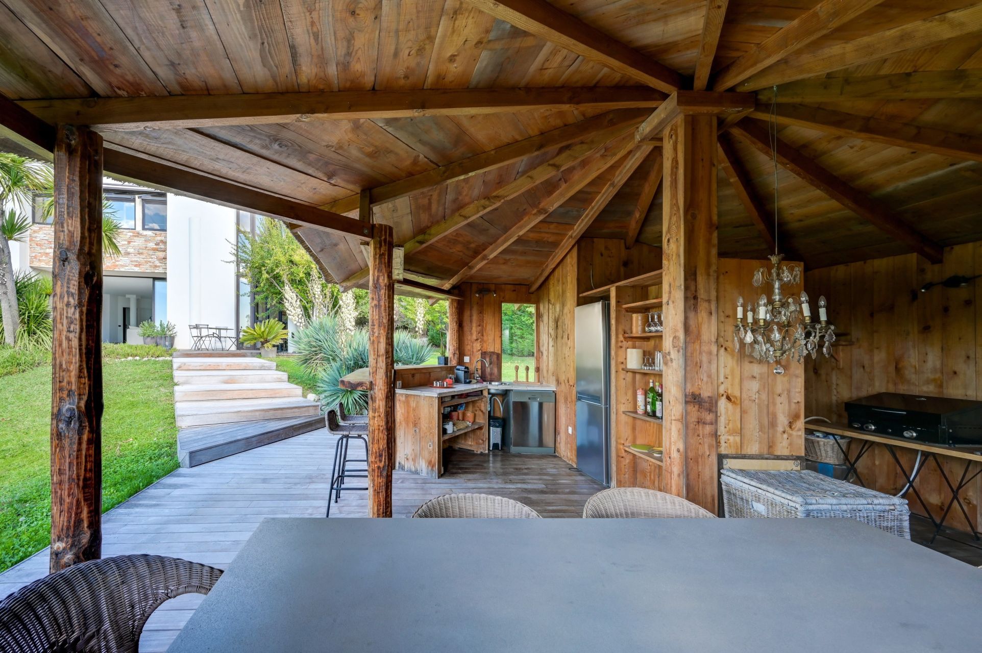 luxury house 6 Rooms for sale on EGUILLES (13510)