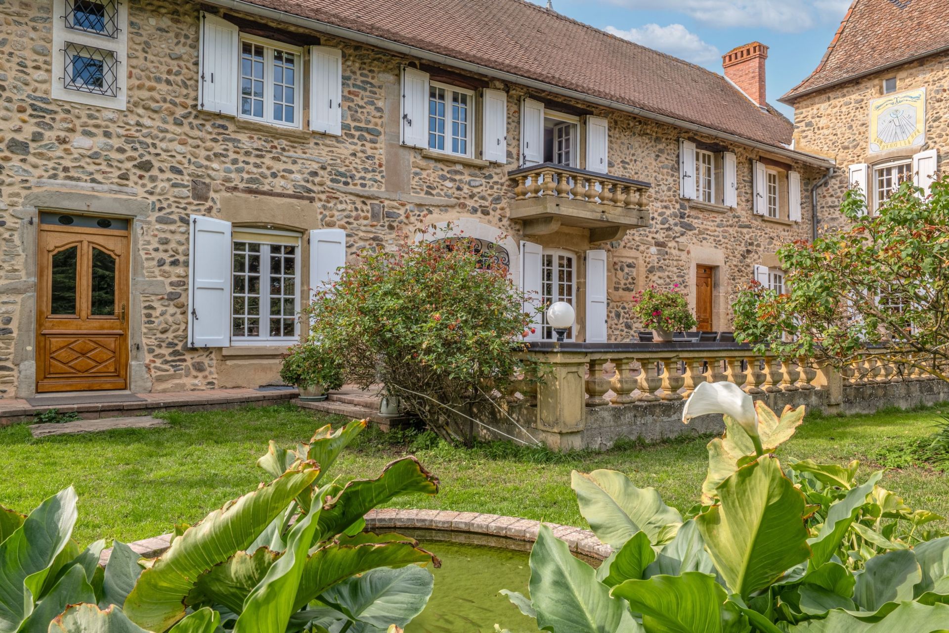 luxury property 14 Rooms for sale on CULIN (38300)