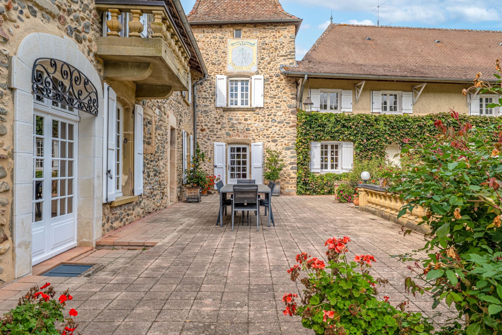 luxury property 14 Rooms for sale on CULIN (38300)