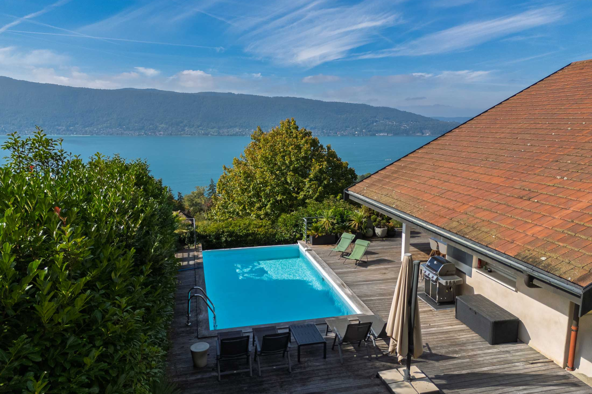 luxury house 6 Rooms for sale on VEYRIER DU LAC (74290)