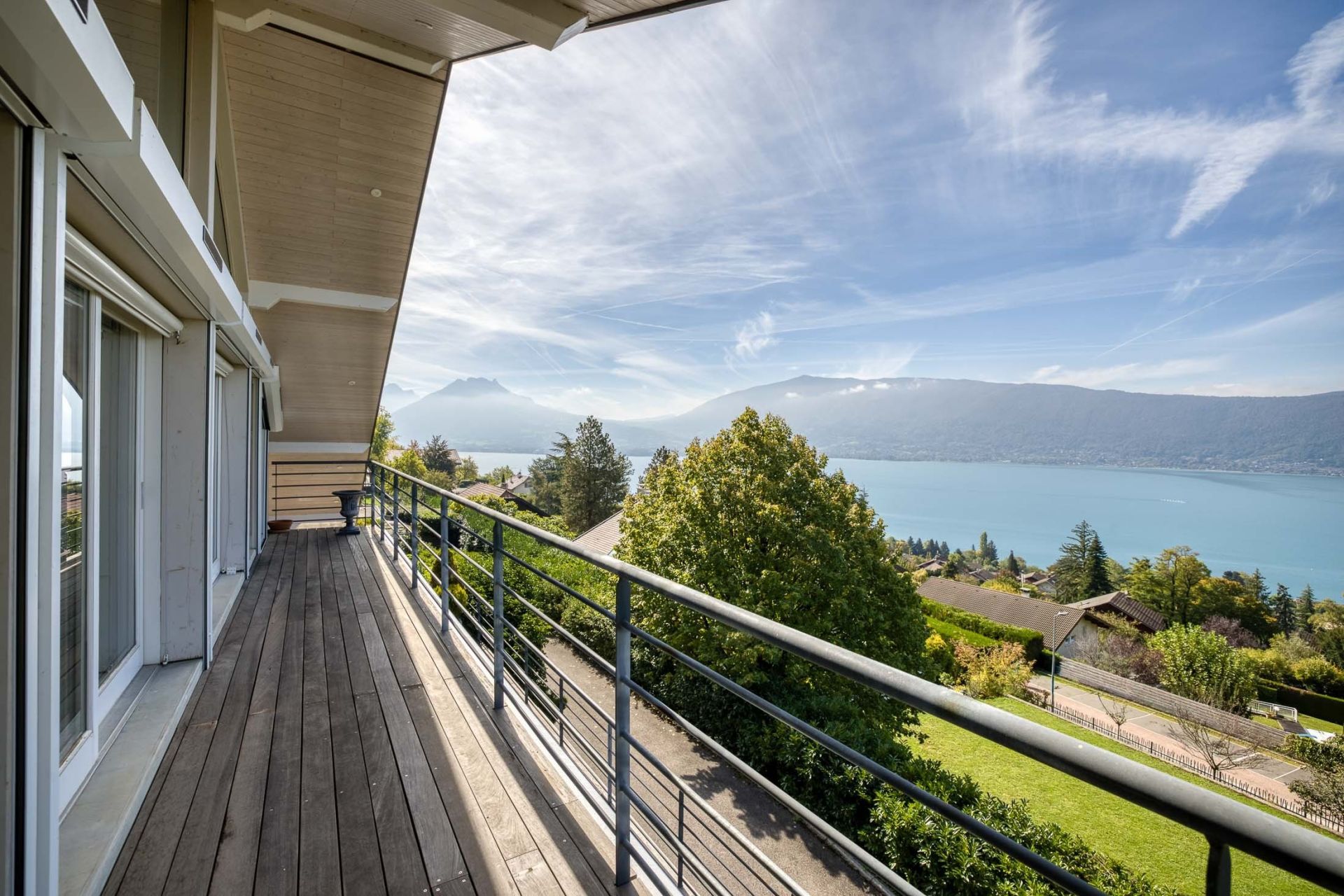 luxury house 6 Rooms for sale on VEYRIER DU LAC (74290)