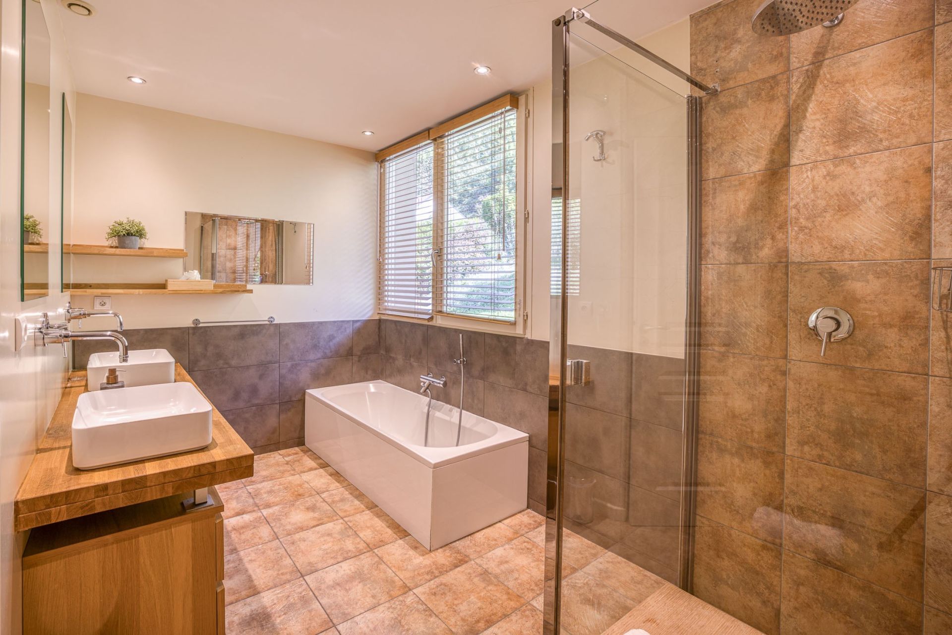 luxury house 6 Rooms for sale on VEYRIER DU LAC (74290)