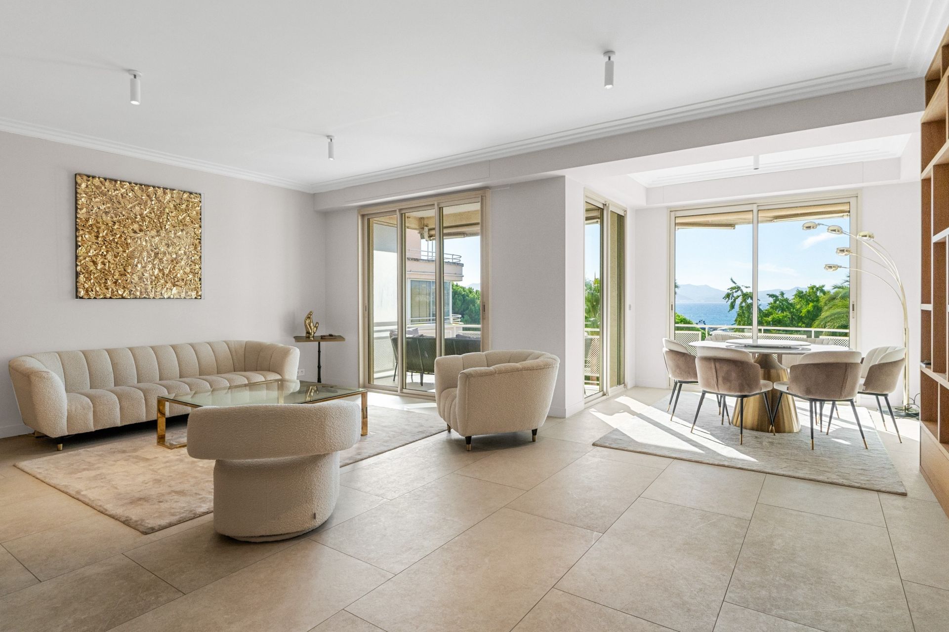 luxury apartment 3 Rooms for sale on CANNES (06400)