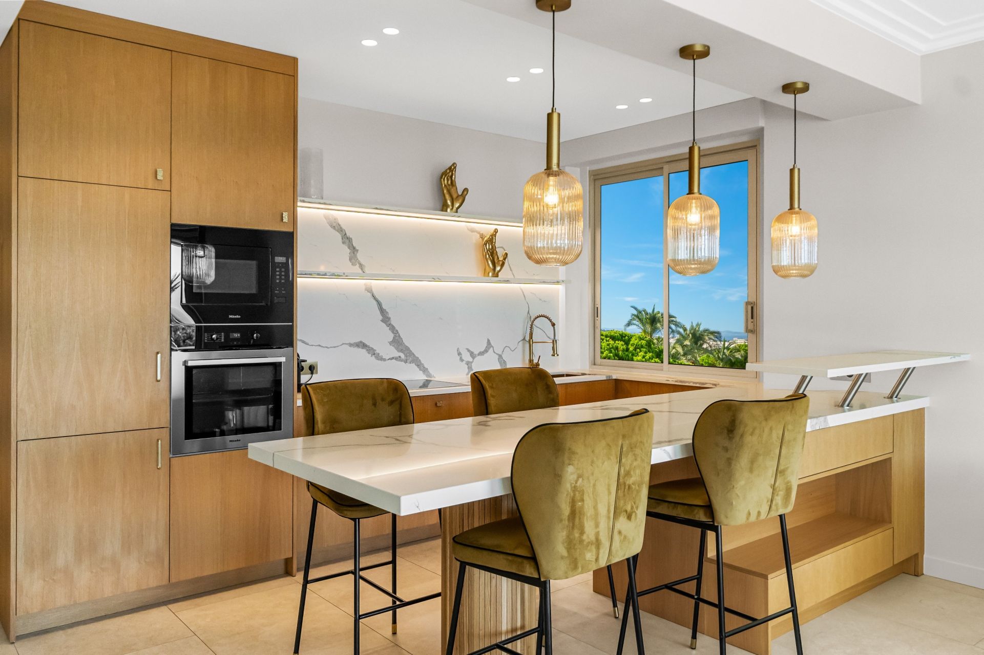 luxury apartment 3 Rooms for sale on CANNES (06400)