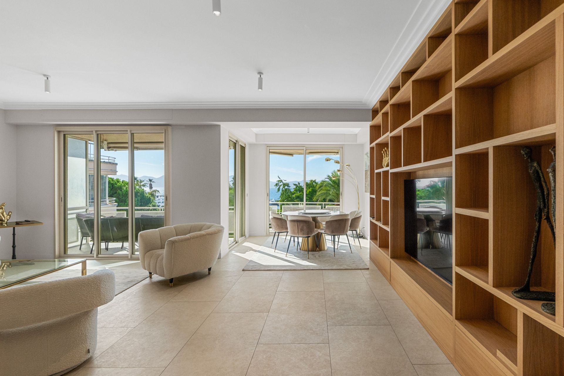luxury apartment 3 Rooms for sale on CANNES (06400)