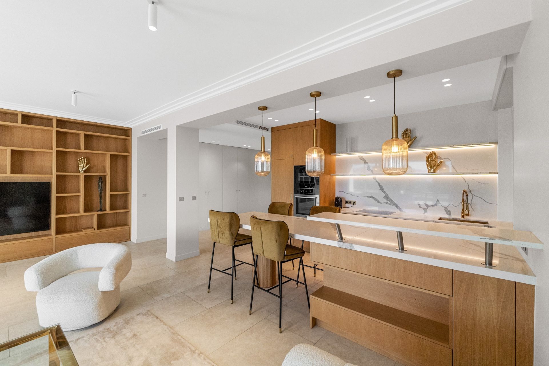 luxury apartment 3 Rooms for sale on CANNES (06400)