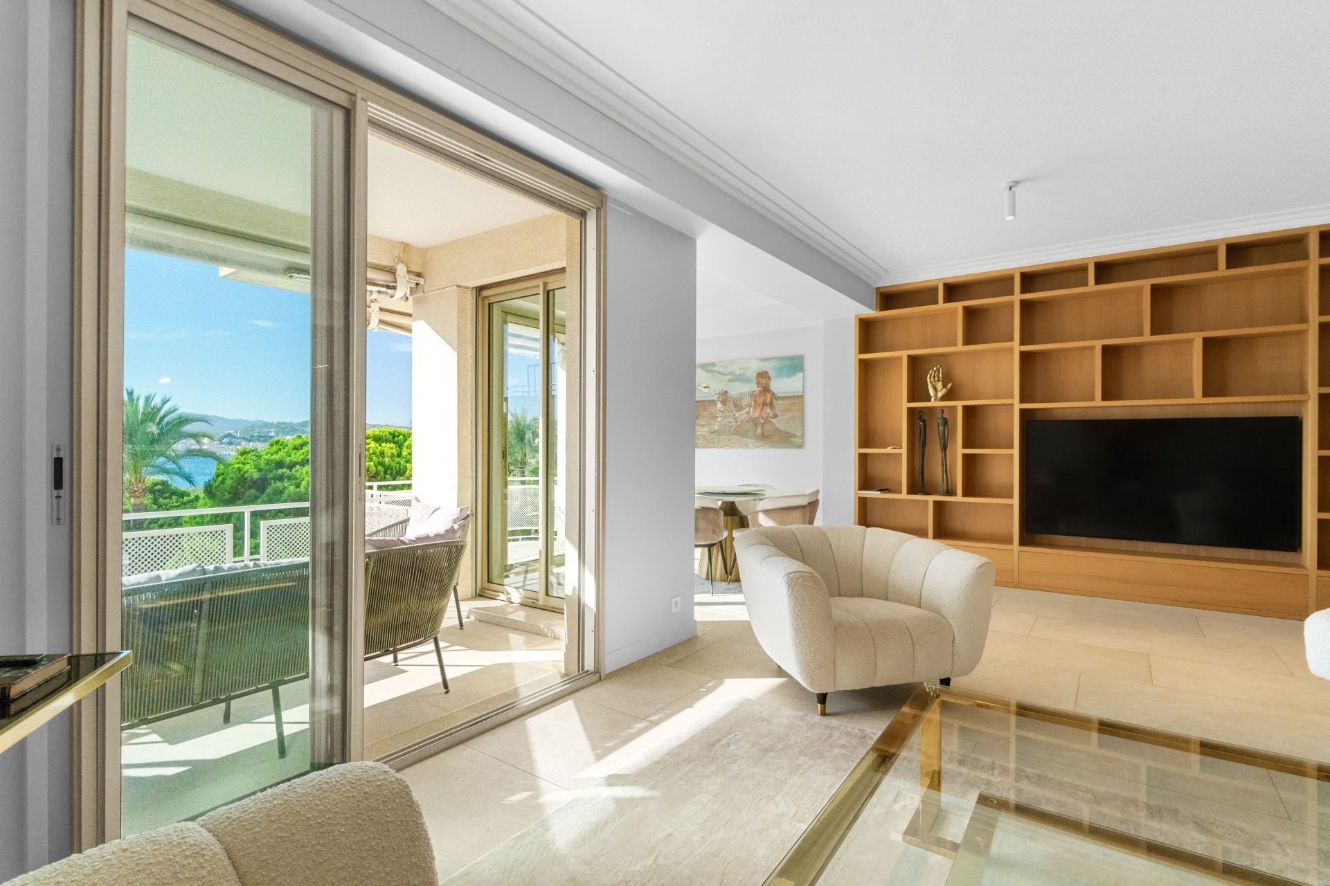 luxury apartment 3 Rooms for sale on CANNES (06400)