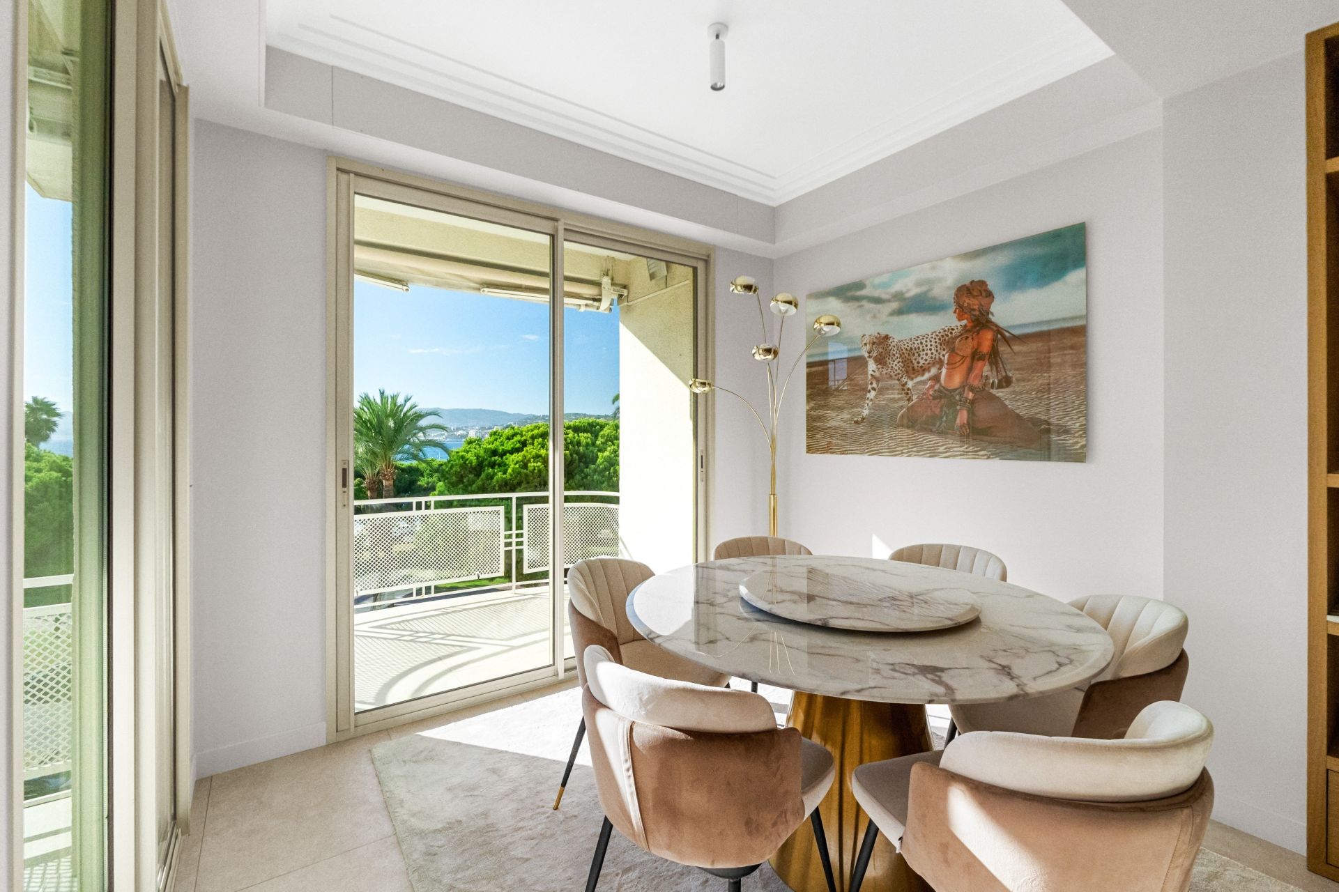 luxury apartment 3 Rooms for sale on CANNES (06400)