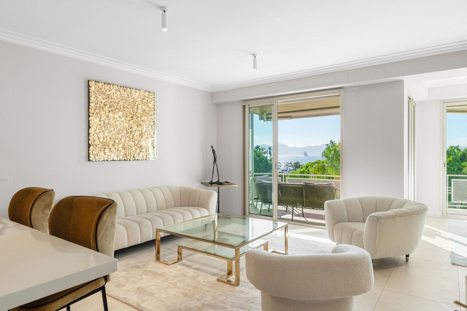 luxury apartment 3 Rooms for sale on CANNES (06400)